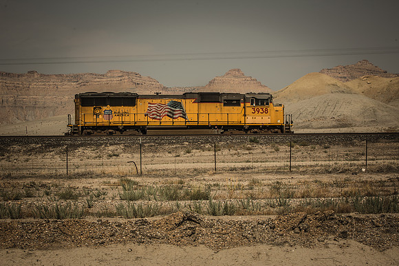 abandoned train-003