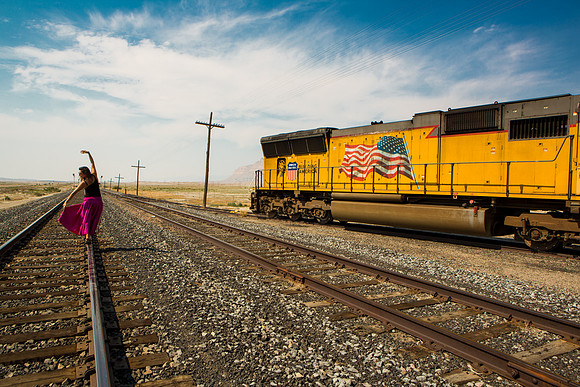 abandoned train-008
