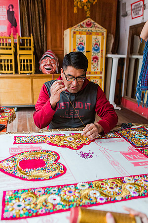 KelliBeePhotography-Peru-Hat-Tailor-0018