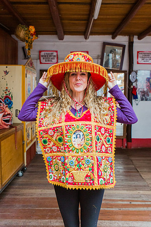 KelliBeePhotography-Peru-Hat-Tailor-0030